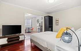 Lovely Relaxing Private Studio Near Westlake